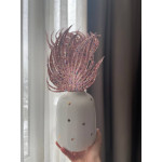 Керамічна ваза білого кольору з золотими горошинами