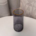 Высокая круглая ваза из темно-серого стекла, украшенная изящной золотой каймой 22 см.